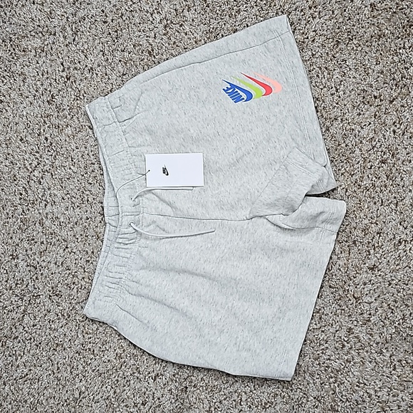 Nike Pants - 💥CLOSET LIQUIDATION💥Nike Athletic Shorts💥Less than cost